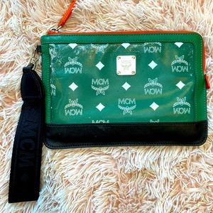 Used Authentic MCM Visetos Galaxy Pouch. Price IS NEGOTIABLE. Make an offer ☺️